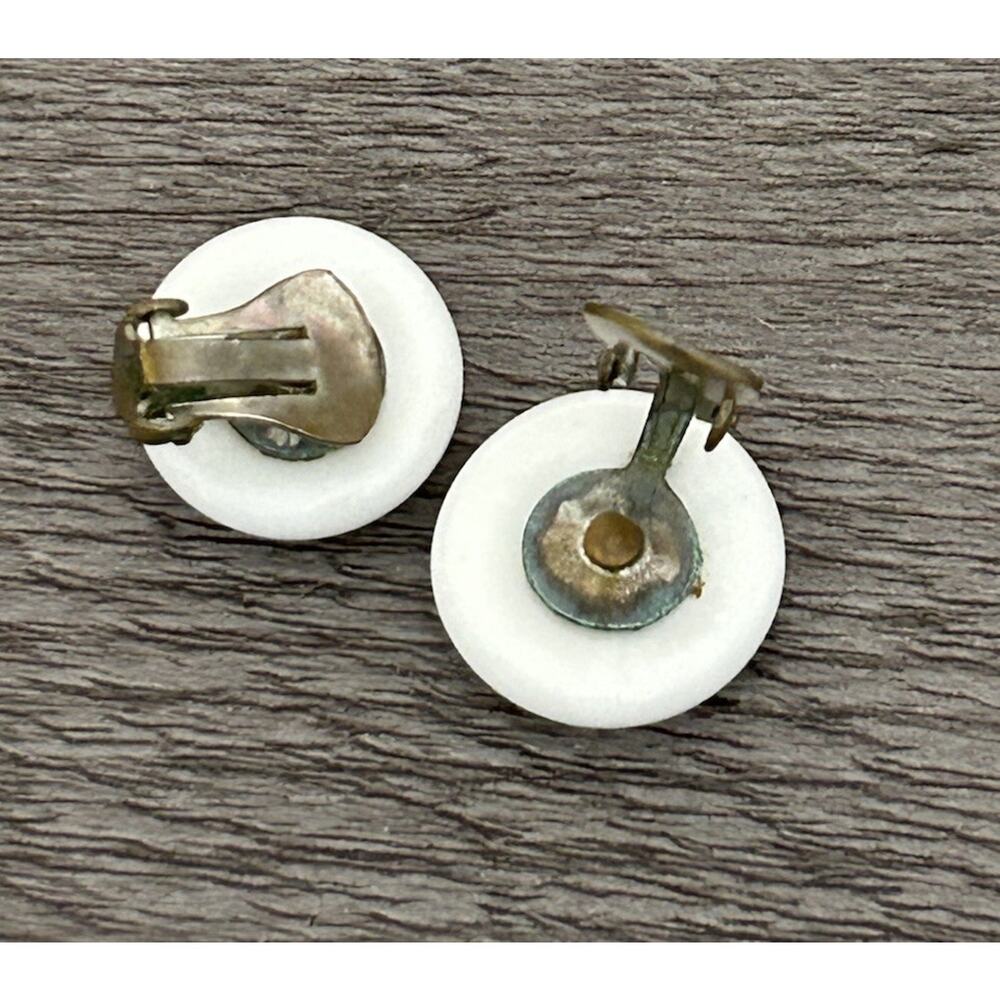 Vtg Milk Glass Button Clip On Cabochon Earrings. - Picture 3 of 3